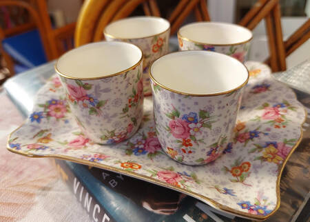 Eleanor Egg Cup Set (4 Egg Cups and Tray)