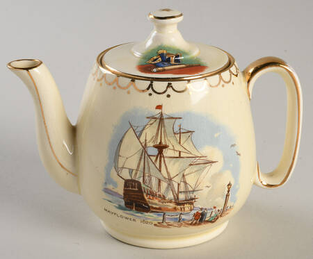 Hearts of Oak Individual Teapot & Lid