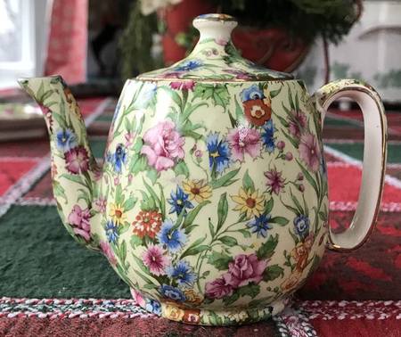 Kew Countess Teapot & Lid