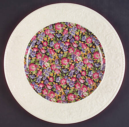 Majestic Older Dinner Plate wWedgwood Border