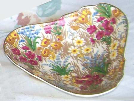 Marguerite (Gold Trim) Small Triangular Dish