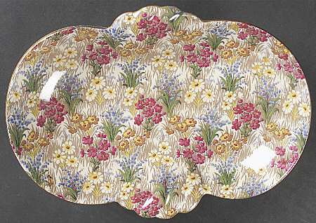 Marguerite (Gold Trim) 10" Oval Scalloped Bowl