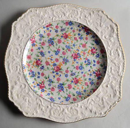 Old Cottage Chintz (Pre 1960, Cream) Ascot Shape Dinner Plate w/Wedgwood Border