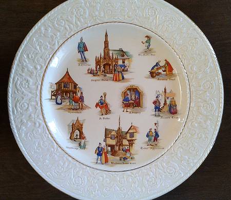 Old English Markets Dinner Plate wWedgwood Border