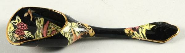 Pekin Black (Gold Trim) Nut Scoop