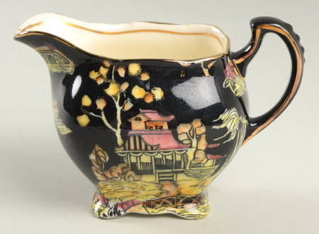Pekin Black (Gold Trim) (Later) Athena Creamer
