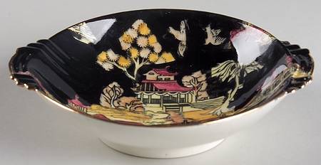 Pekin Black (Gold Trim) Round Sweet Meat Dish
