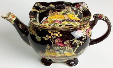 Pekin Black (Gold Trim) Late Athena Teapot & Lid