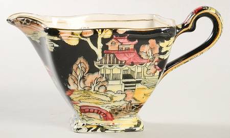 Pekin Black (Gold Trim) Ascot Creamer
