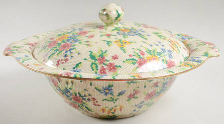Queen Anne Round Covered Vegetable