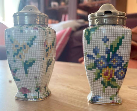 Queen Anne Salt & Pepper Set w/Metal Lids
