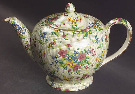 Queen Anne 4 Cup Albans Teapot & Lid