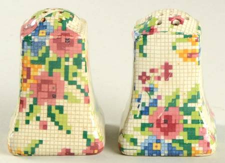 Queen Anne Fife Salt & Pepper Set