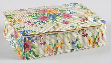 Queen Anne Small Candy Box