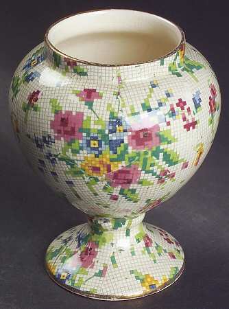Queen Anne 4" Bulbous Vase