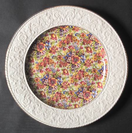 Sunshine Dinner Plate wWedgwood Border