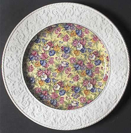 Sweet Pea Dinner Plate wWedgwood Border