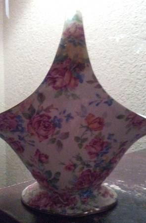 Victorian Rose Kew Shape Basket