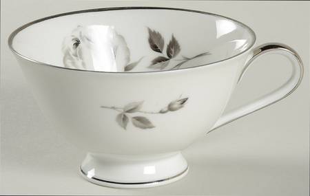 Royal Rose Footed Cup
