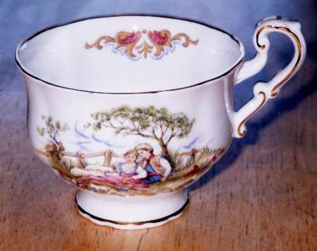 R2C3 Footed Cup