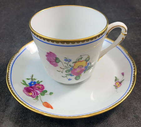 A La Reine Flat Cup & Saucer Set