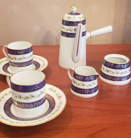 St. Cloud Dark Blue Coffee Pot & Lid