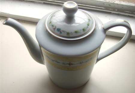 St. Cloud Yellow Coffee Pot & Lid