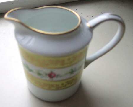 St. Cloud Yellow Creamer