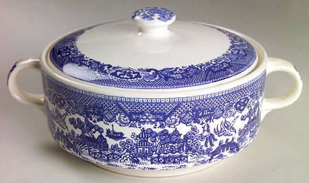 Blue Willow Round Covered Vegetable