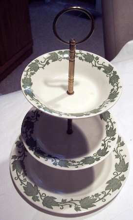English Ivy (Rim) 3-Tiered Serving Tray (LP, BB, FR)