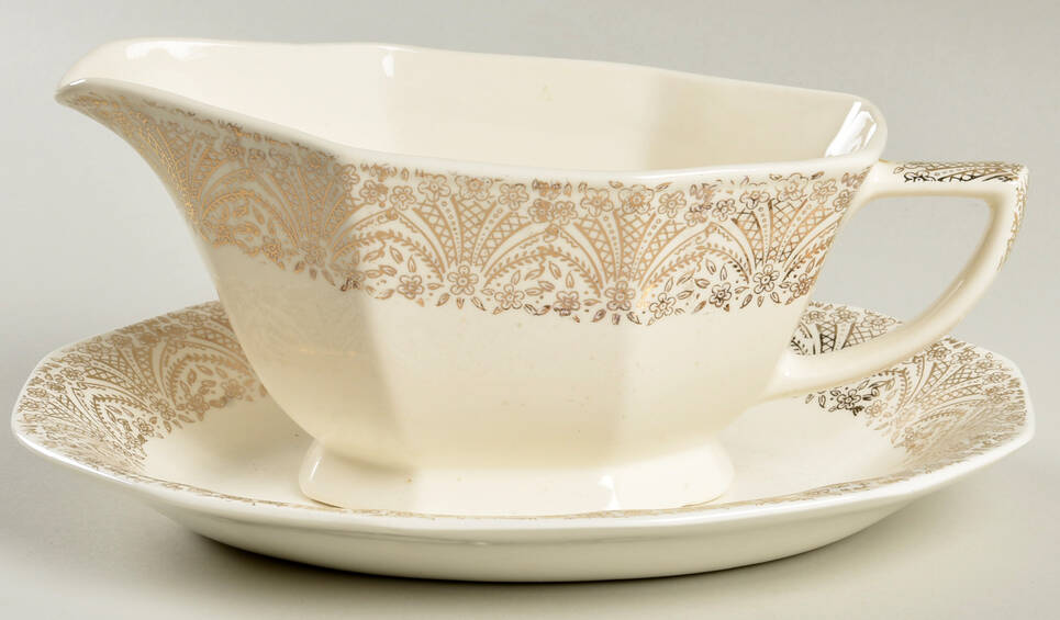 Lamar Gravy Boat & Underplate