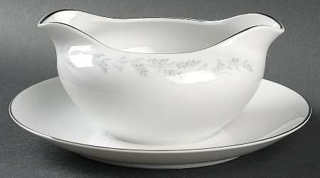 Eg3301 (White Background) Gravy Boat with Attached Underplate