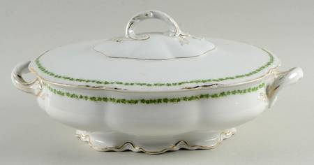 10789 Oval Covered Vegetable