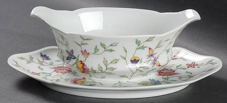 Adriana Gravy Boat with Attached Underplate