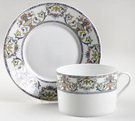 Medicis Oversized Cup & Saucer Set