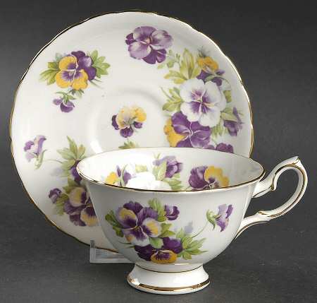 4232a Footed Cup & Saucer Set