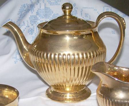 Golden Age Mini Teapot & Lid