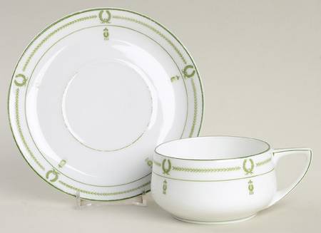 1353 Flat Cup & Saucer Set