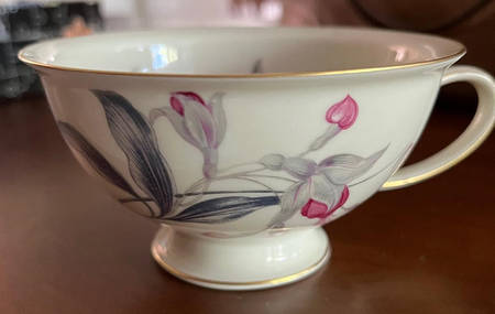 R584 Footed Cup