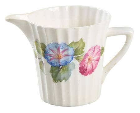 8373 (Fluted Rim, Scalloped Edge) Mini Creamer