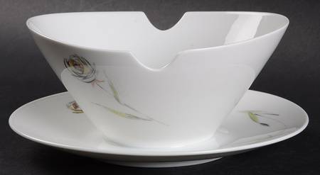 R590 Gravy Boat with Attached Underplate