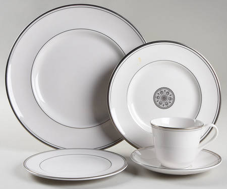 Oxford Platinum 40 Piece Estate Set