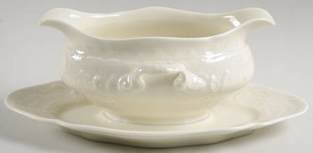 Sanssouci (Ivory, No Trim) Gravy Boat with Attached Underplate