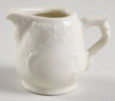 Sanssouci (Ivory, No Trim) Toy Creamer