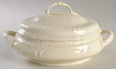 Sanssouci (Ivory, No Trim) Oval Covered Vegetable