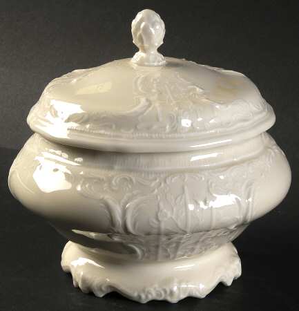 Sanssouci (Ivory, No Trim) Round Box & Lid