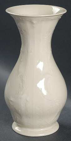 Sanssouci (Ivory, No Trim) 7" Vase