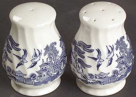 Blue Willow (Swirl Rim, England) Salt & Pepper Set