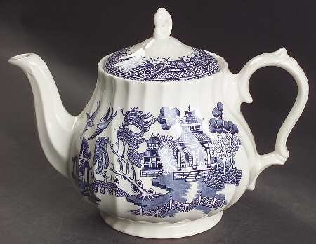 Blue Willow (Swirl Rim, England) Teapot & Lid