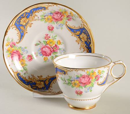 Gloria Footed Cup & Saucer Set
